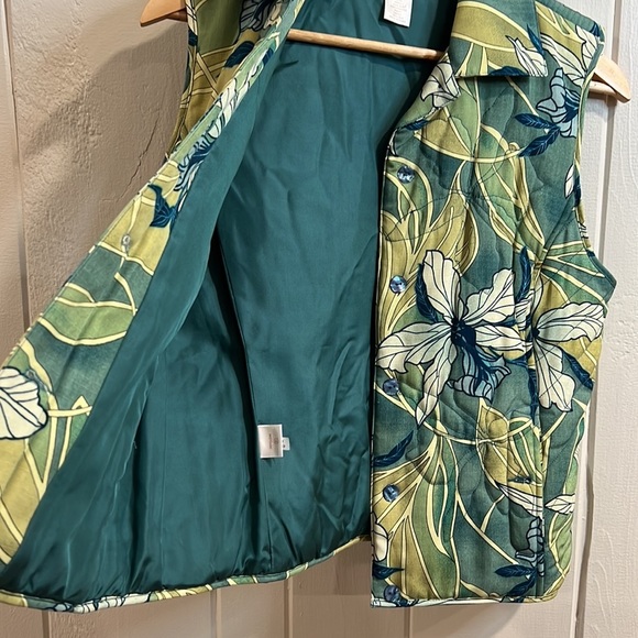 Tommy Bahama Vest Green and Yellow Flower pattern great for summer - Picture 7 of 8